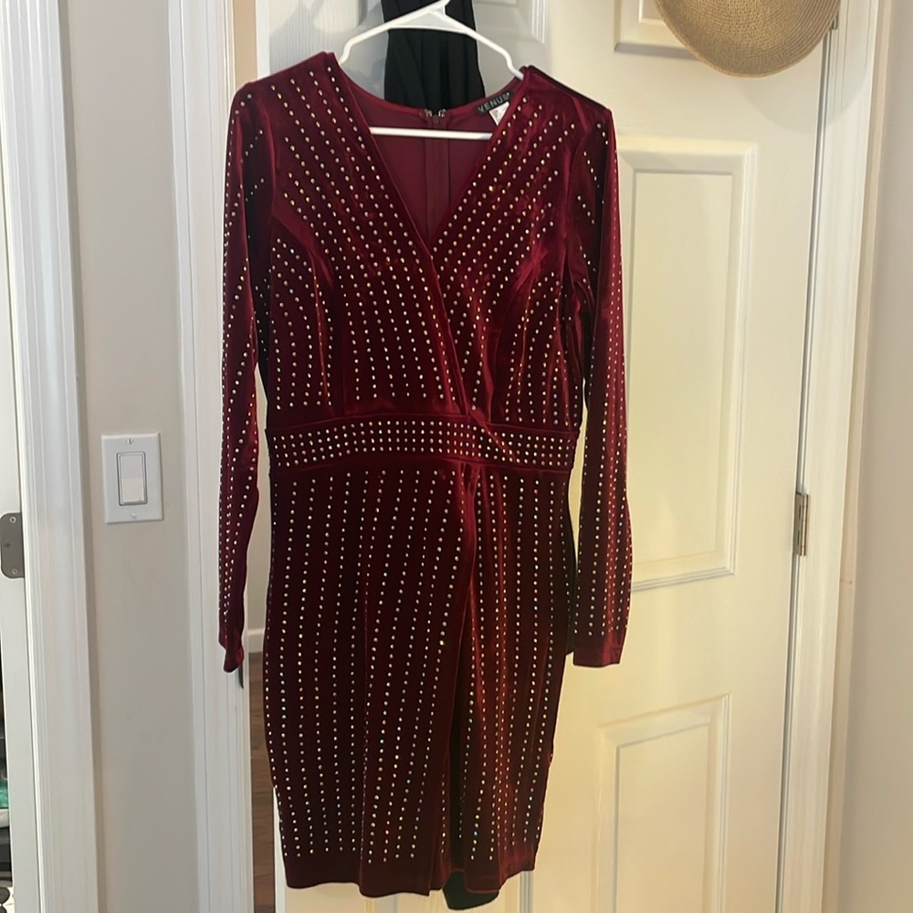 Venus party dress size L never worn